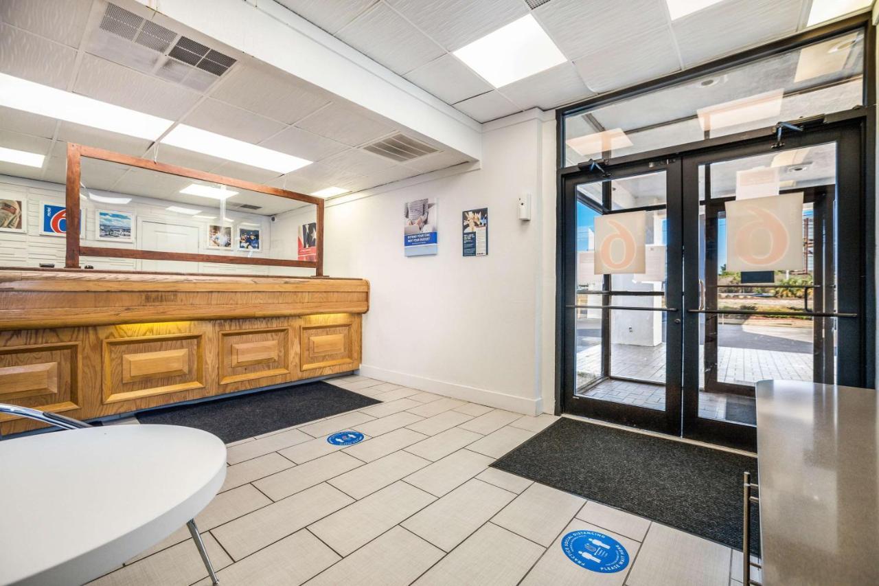 Studio 6 Florence, Sc Luaran gambar